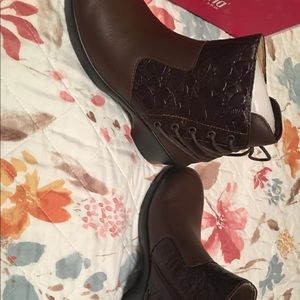 Algeria boots new in box